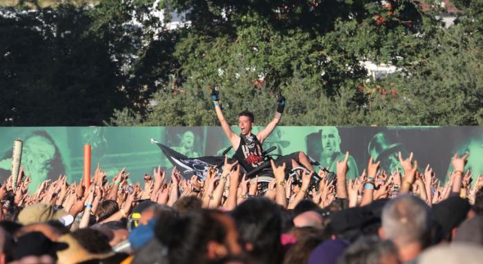 wheelchair-crowdsurf-3.jpg