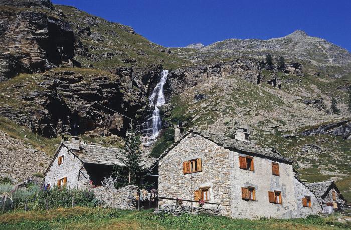 locana-cabins-italy.jpg