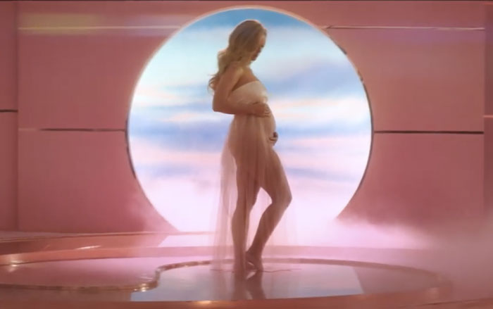 Katy-Perry-pregnancy-belly-Never-Worn-White.jpg