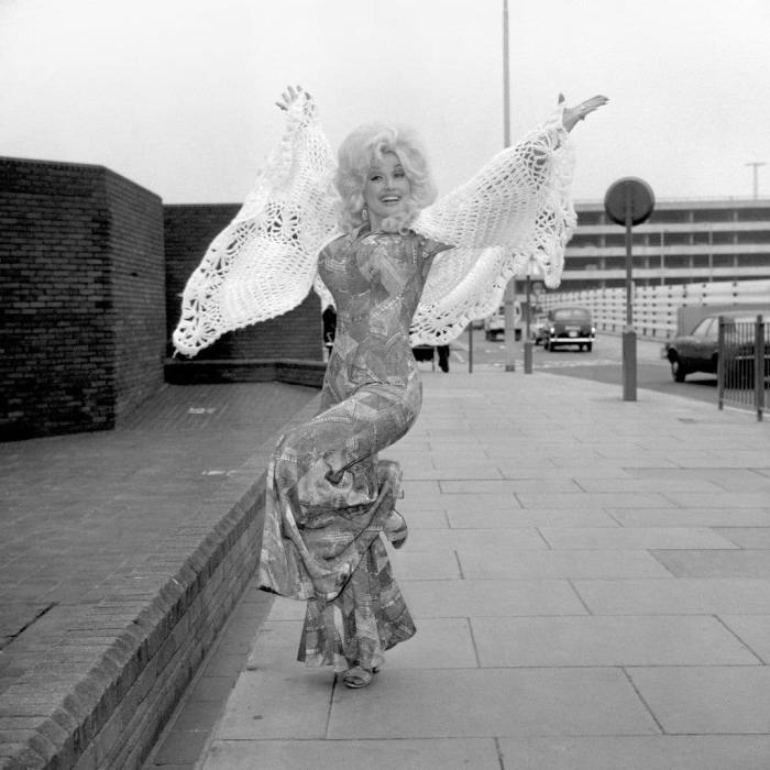 Dolly Parton 4.jpg