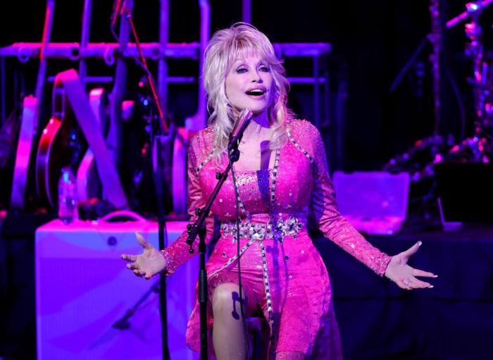 Dolly Parton 6.jpg
