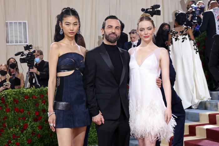 MetGala2022HoyeonJungEmmaStoneNicolasGhesquiere.jpeg