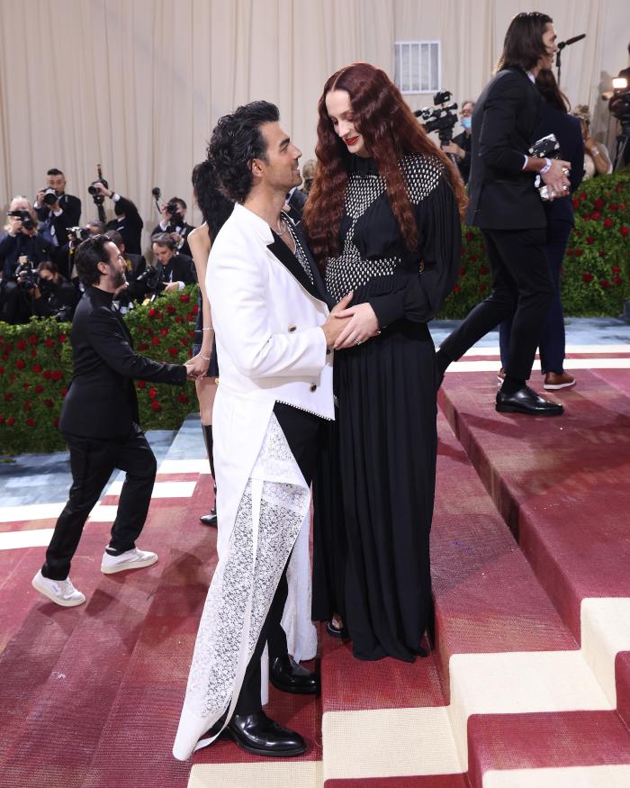 MetGala2022JoeJonasSophieTurner.jpeg
