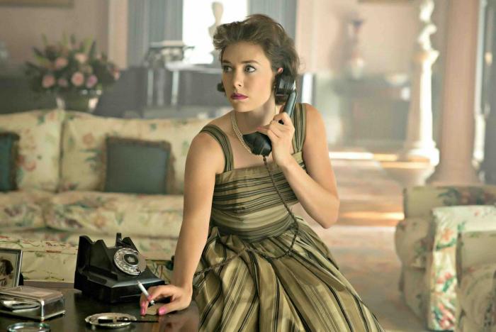 vanessa-kirby-crown.jpg