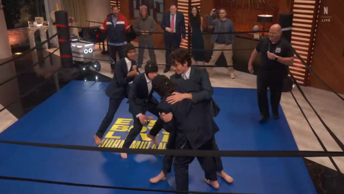mulaney-fights-teenagers.png