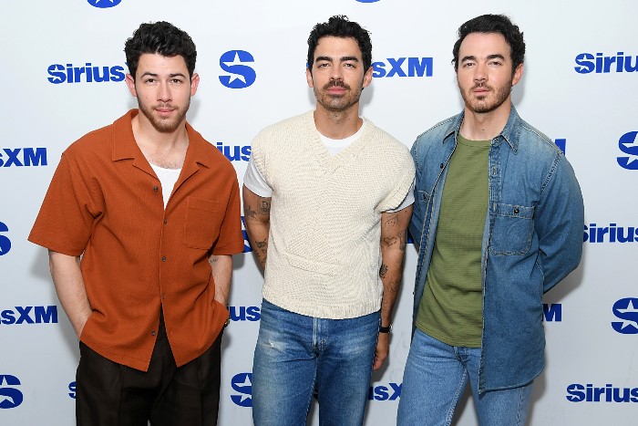 kevin-jonas-broke.jpg