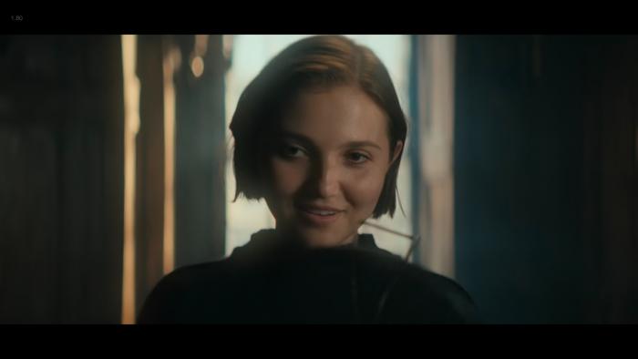 VS--Netflix-AgathaChristiesSevenDialsE3TheFingerPoints-52'15